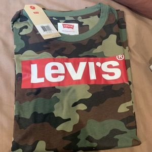 Levi’s boys long sleeved shirt